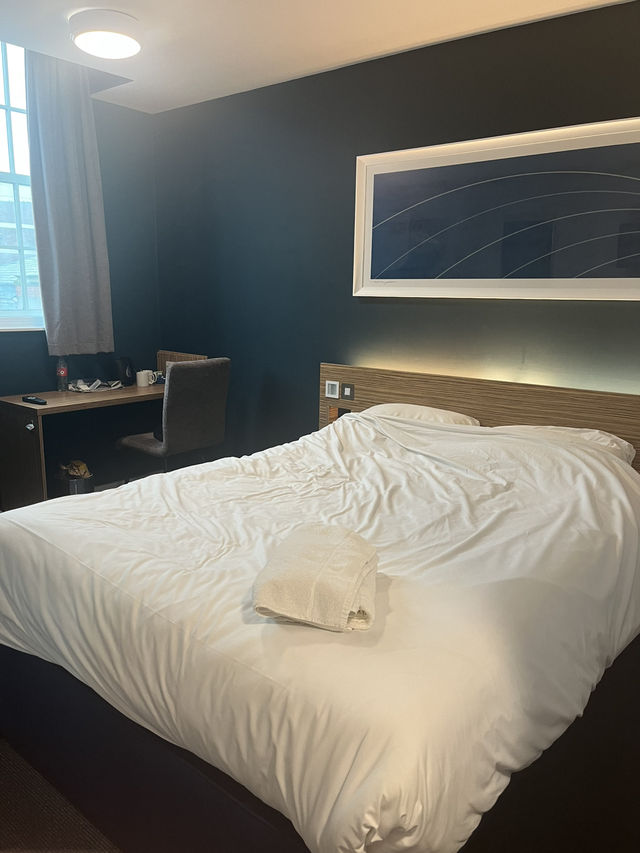 A noisy stay at Chester Central Travelodge 🇬🇧