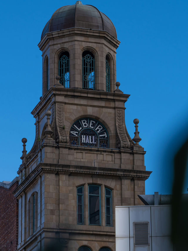 Manchester’s Shopping Scene: A City of Style & Finds 🛍️