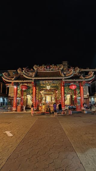 曼谷唐人街深夜美食：街頭小吃天堂