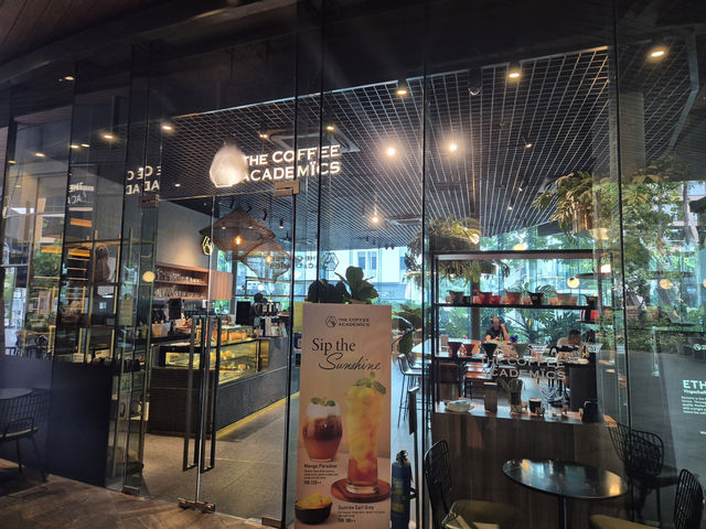 🍹 망고와 커피 사이, 방콕 신돈 빌리지의 초록 쉼표