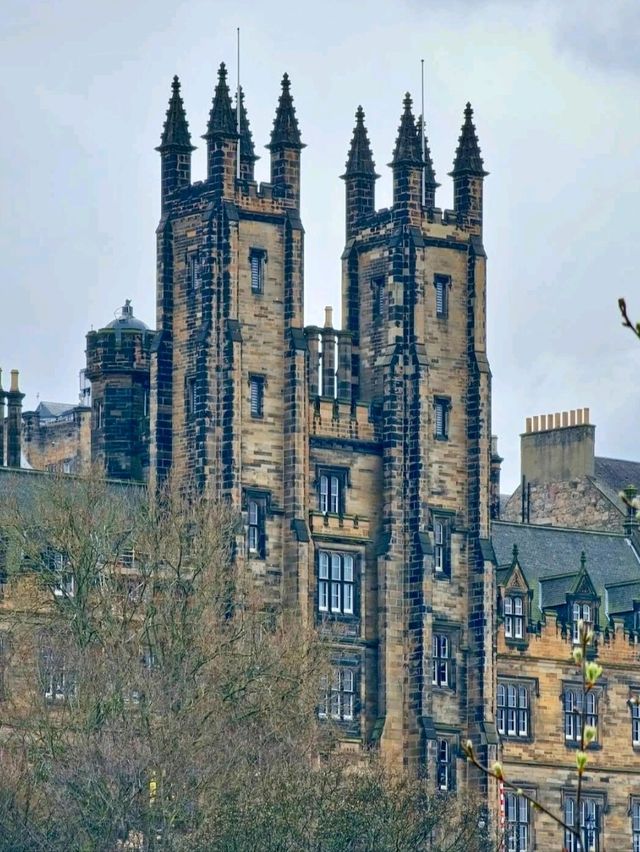 Princes Street Gardens, Edinburgh: Green Escape in the City 🌳🏞️🏴 Princes Street Gardens, Edinburgh: Green Escape in the City 🌳🏞️🏴