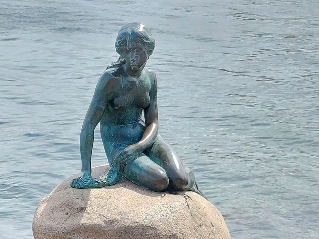 Exploring Copenhagen’s Top Attractions with Hans Christian Andersen’s Magic 🧜‍♀️