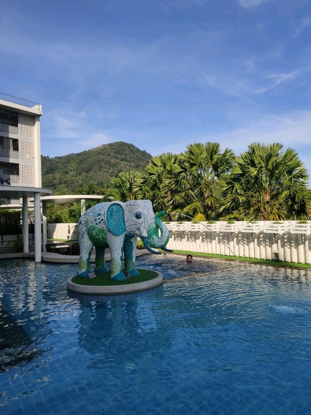 [Пхукет] Спокойный отель в шумном Патонге Ramada by Wyndham Deevana