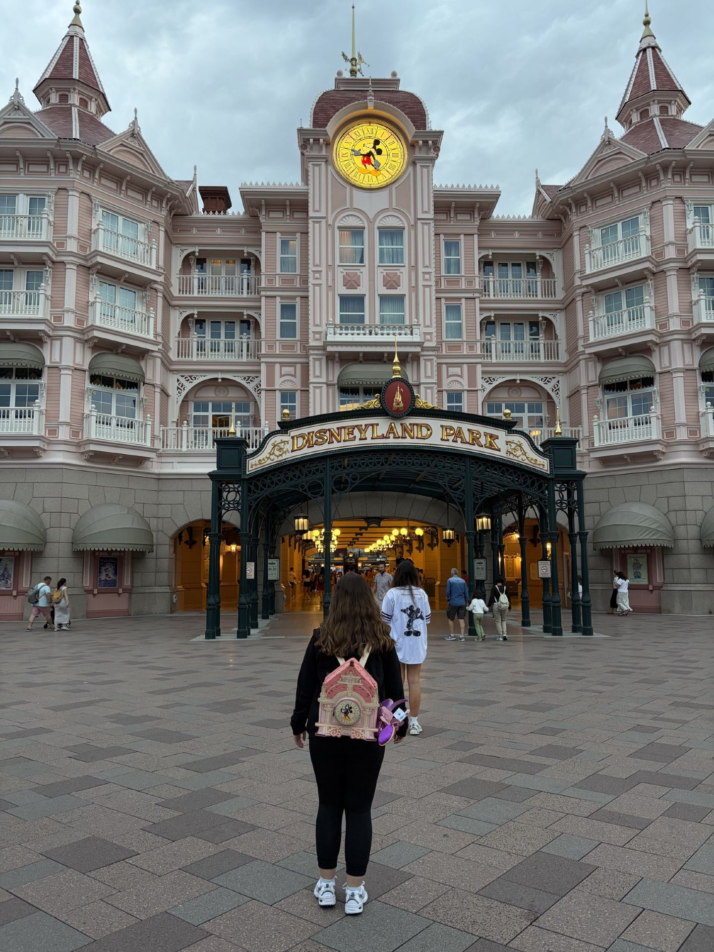I think everyone should visit Disneyland Paris at least once in their life no matter what age you are… It’s just magical ✨ #disneyland 