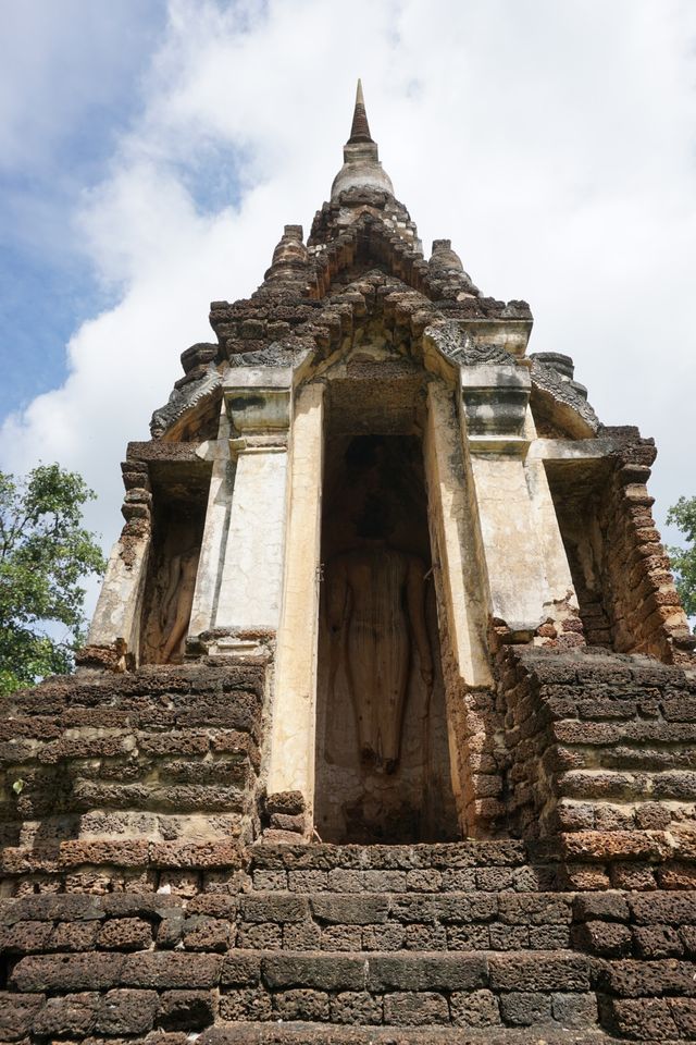 Sukhothai Historical Park, a hidden gem not to be missed in Thailand travel.