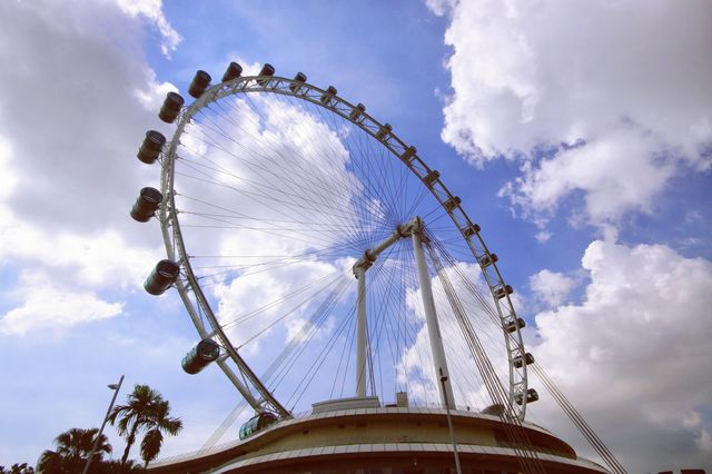 Singapore Flyer: High-altitude romance of happiness Ferris wheel.