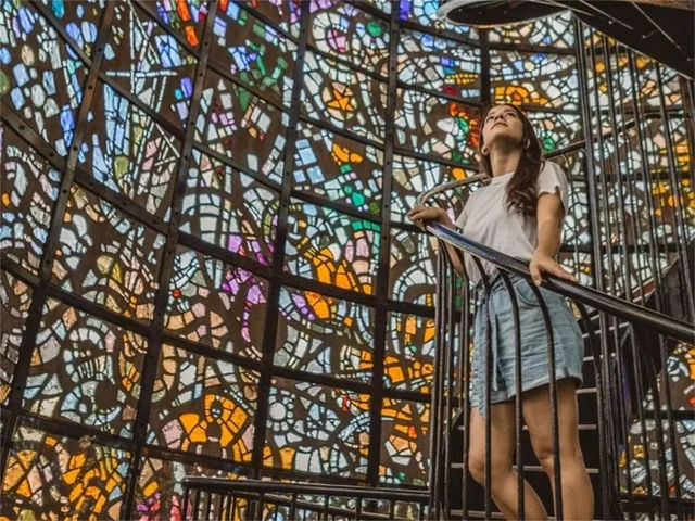 🎨 箱根アートツアー：地元の美術館や伝統工芸展を探索！🖼️