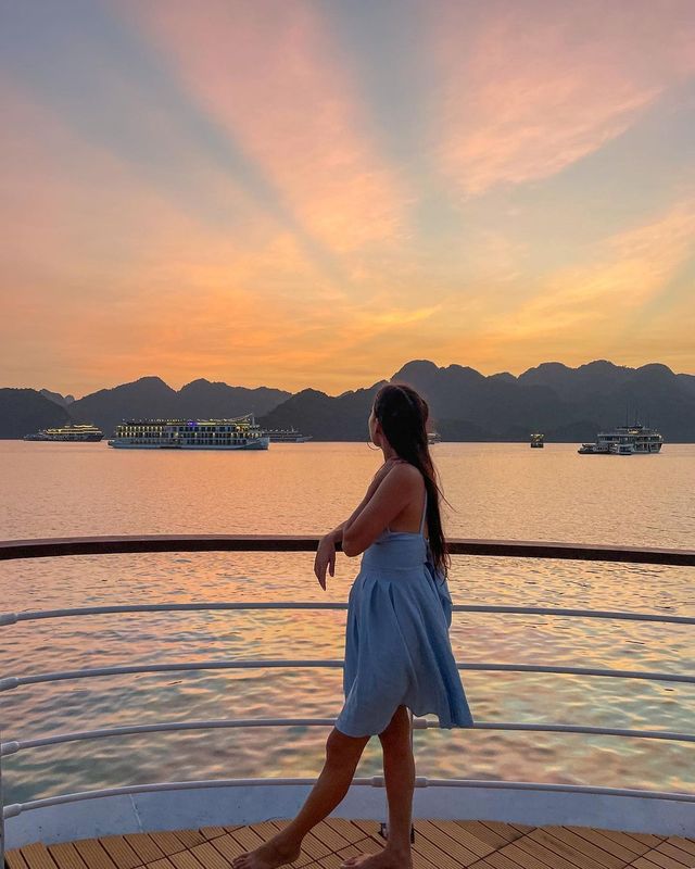 Cruising Bliss in Halong Bay 🚢