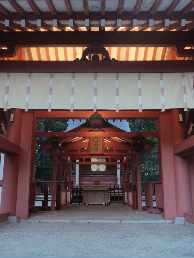 日本富士山河口湖最值得去的景點冨士御室淺間神社深入靜謐之地