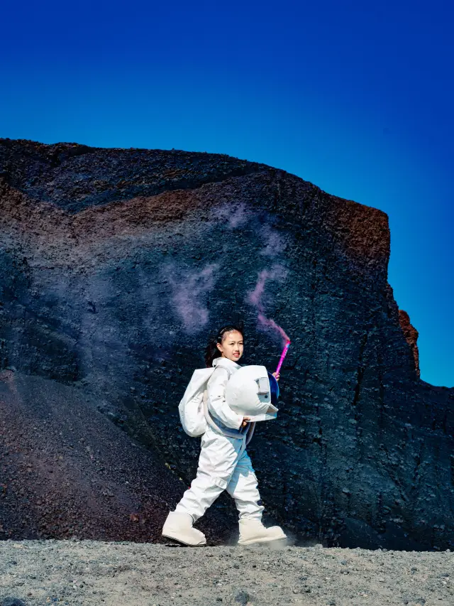 Ulan Hada Volcano | Be a spaceman for half a day