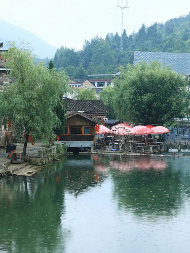 武漢周邊古鎮｜鹹寧劉家橋古民居  武漢周邊居然藏著這麼美的百年古村，青磚瓦房、小橋流水人家，下雨便入