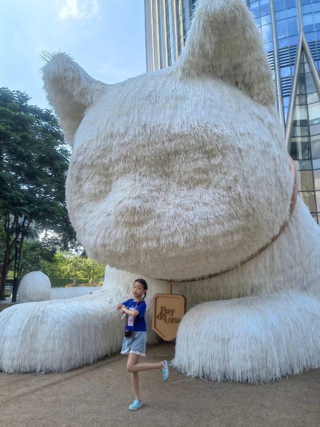 深圳灣萬象城巨型貓咪Miss Luna閃亮登場