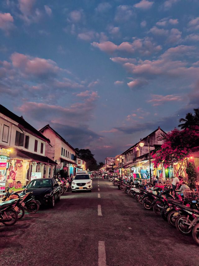 琅勃拉邦 | 寧靜日落中的最美夜市