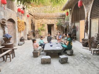 This little courtyard is so charming!