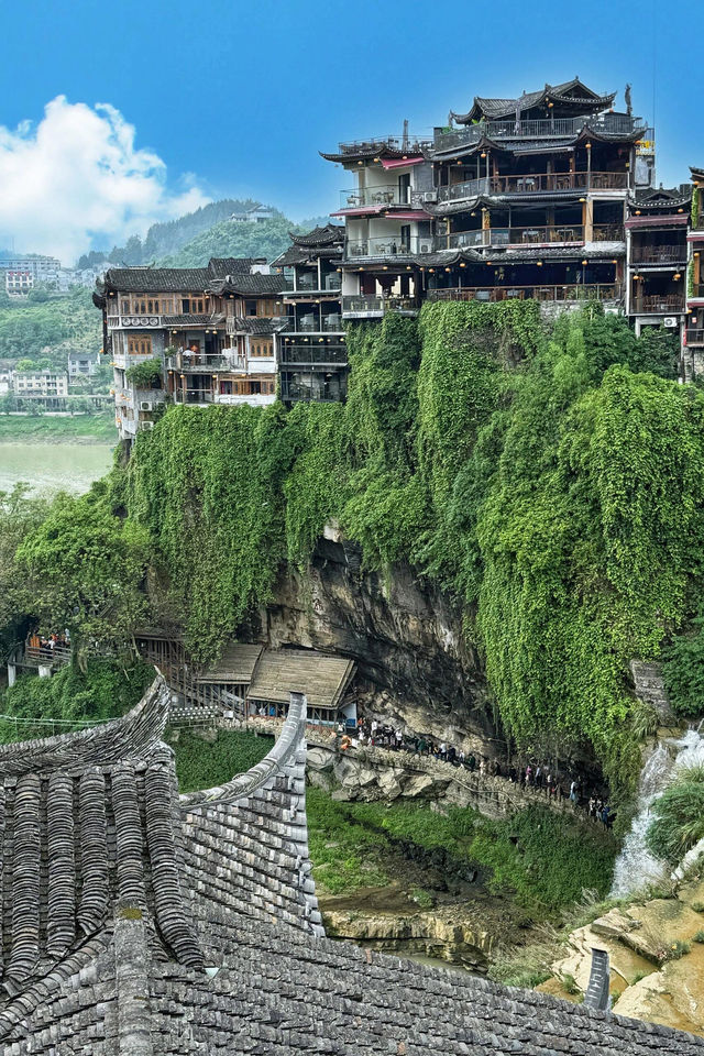 湖南湘西芙蓉鎮｜掛在瀑布上的千年古鎮