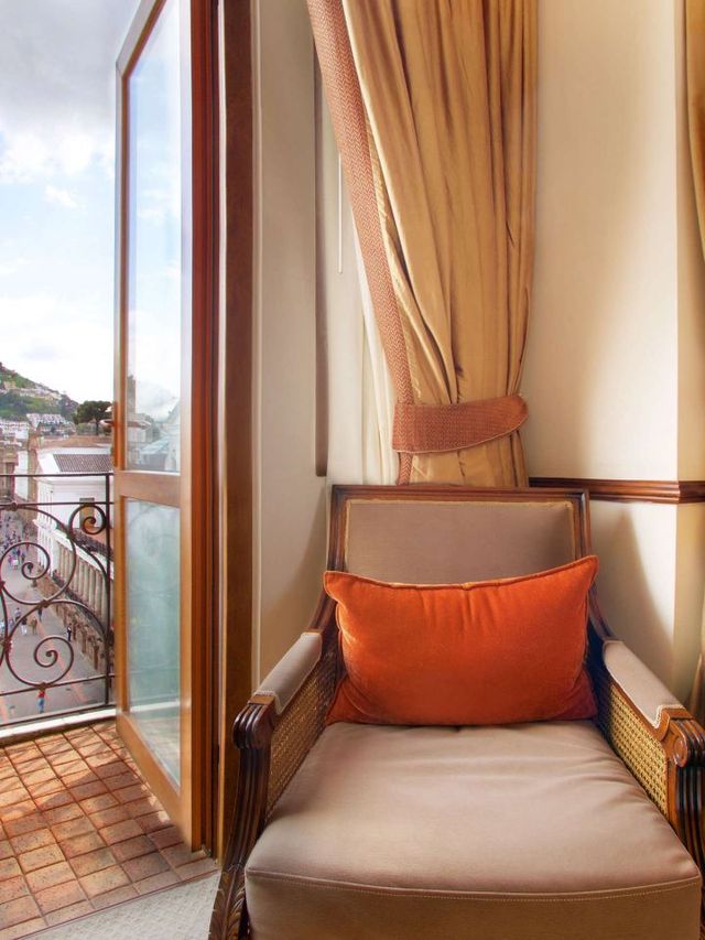 🌟✨ Quito's Finest: Plaza Grande Hotel Highlights ✨🌟