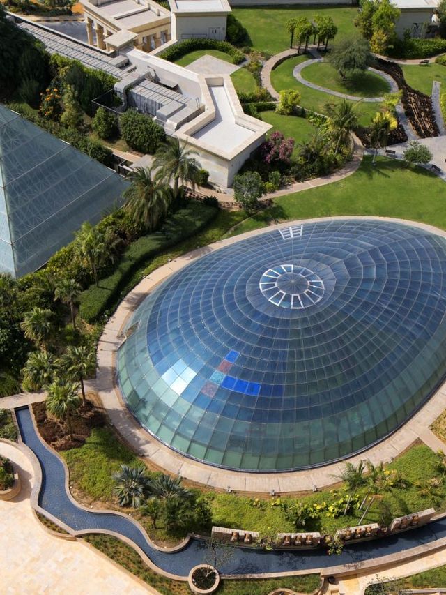 🌴✨ Dreamy Dubai Escapes: Raffles Resort Revealed! ✨🌴
