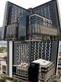 This hotel in the Philippines faces the ocean and is very close to Cebu!!!