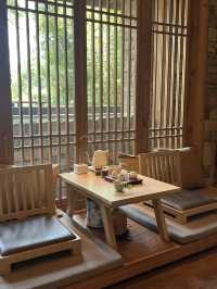 淡季才適合度假這家酒店早餐可以吃到中午一點…