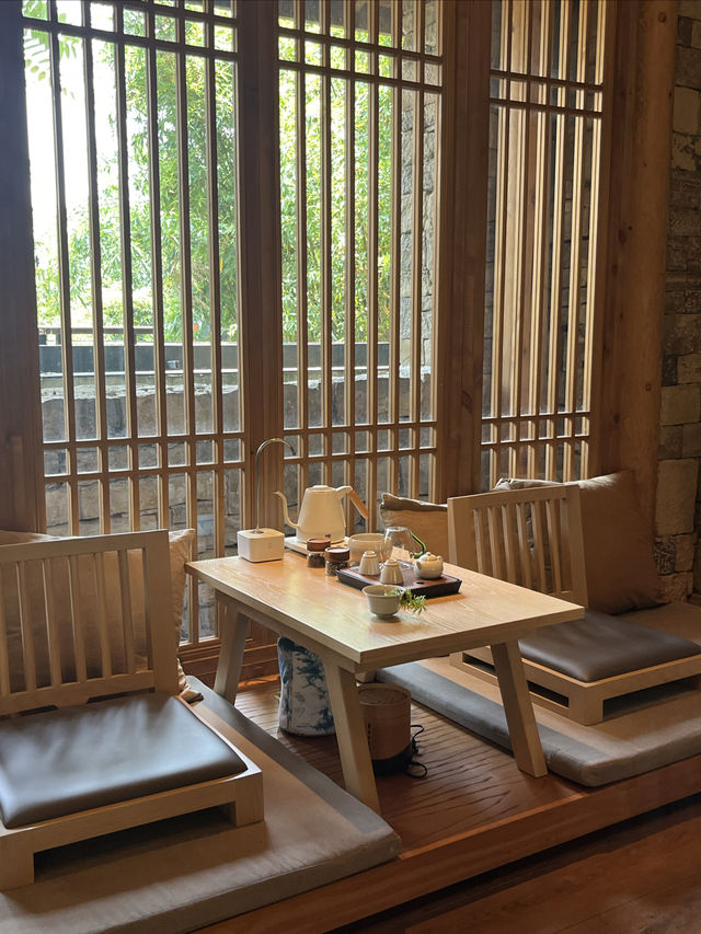 淡季才適合度假這家酒店早餐可以吃到中午一點…