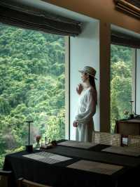 戀綜同款美宿居懸崖之上，背山望海