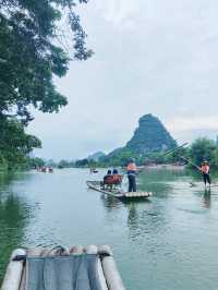 阳朔縣是中國廣西壯族自治區桂林市轄下的縣，位於漓江西岸，距離桂林市區65公里。阳朔以其獨特的自然風光而聞名,被譽為"桂林山水甲天下,阳朔堪稱甲桂林",這高度概括了阳朔自然風光在世界上所佔有的重要位置。阳朔的自然風光可以用四個詞形容:"山青、水秀、峰奇、洞巧"。