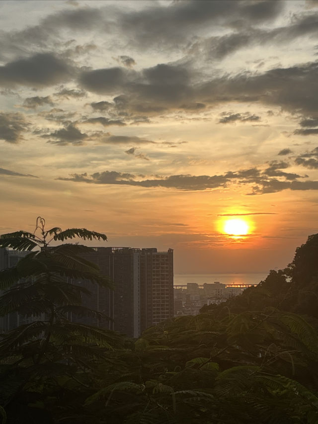 深圳寶安｜半小時就可到山頂看到海邊日落