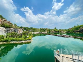 Xixian Pugong Mountain in Xinyang - the No. 1 Peak in Southeast China.