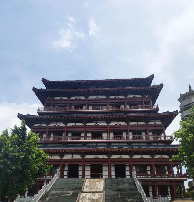《陽江石覺寺：古剎靜逸，禪意悠然》。