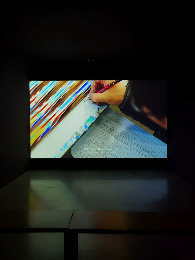 這畫作，讓人有伸手摸一下舔一舔的感覺。