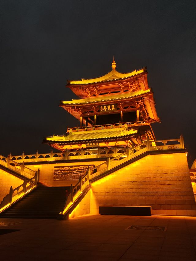 先有琵琶行還是先有琵琶亭？夜色醉人