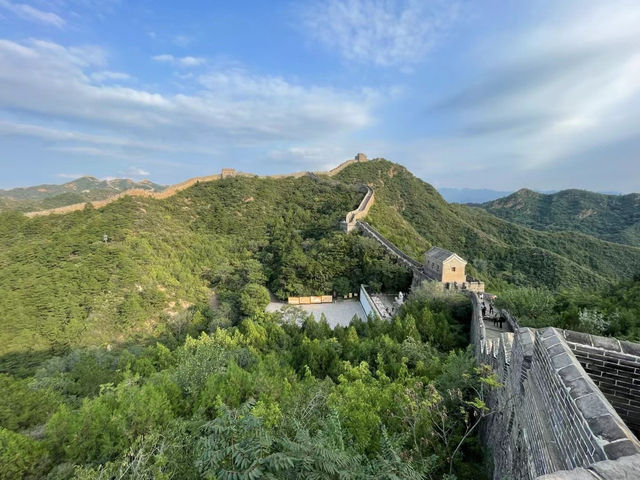 行山探秘，感受古長城嘅雄偉風採