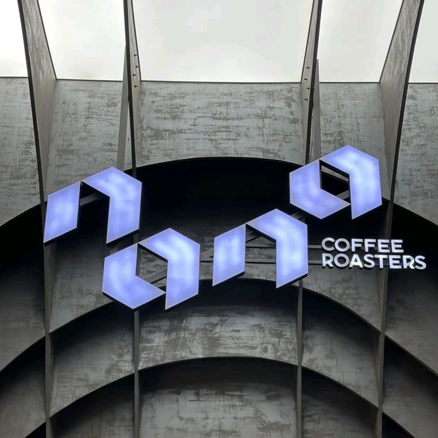 曼谷咖啡控必衝！鋼鐵洞穴風Nana Coffee太型啦！☕️