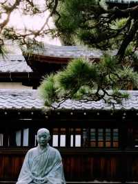 *【忠臣蔵の舞台「泉岳寺」で歴史と癒しを体験】**  