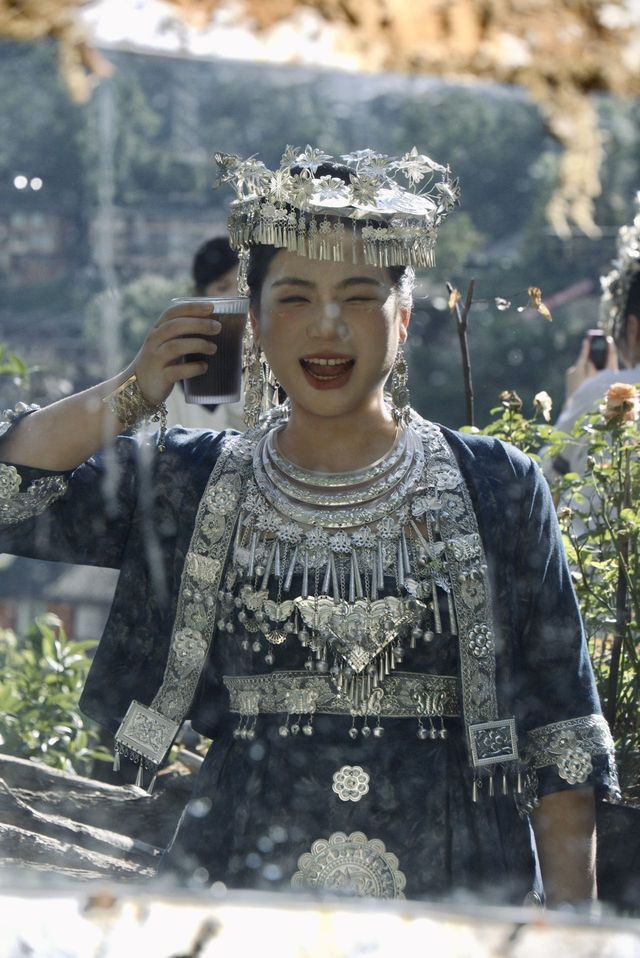 千戶苗寨就係為咗個靚位飲咖啡~