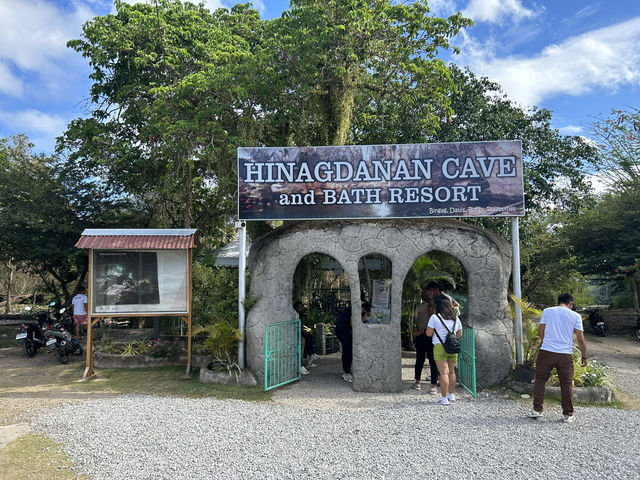🌊 希納達南石灰岩洞 Hinagdanan Cave｜藏在地底的碧藍奇境