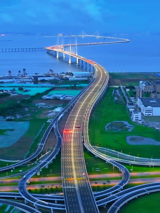 在深中通道西人工島吹著海風喝咖啡 在深中通道西人工島吹著海風喝咖啡