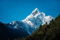 秋天在雨崩村欣賞梅里雪山的日照金山