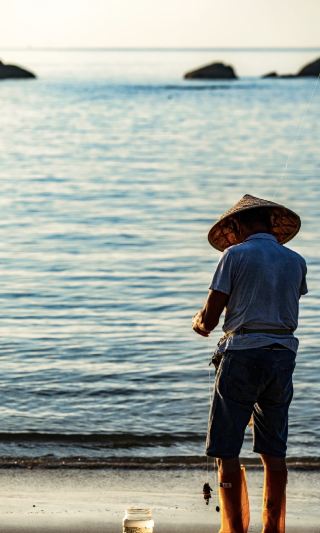 Xiamen Morning Fishing Scene: The First Ray of Light and Healing Fishing at Huangcuo Beach