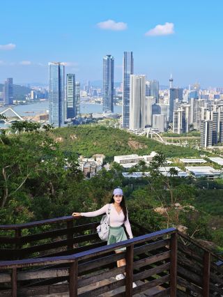 A half-hour hike in Zhuhai to the top for a beautiful view of Macau~