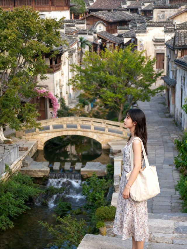 比起人擠人的景德鎮，我更愛這個藏在江西的寶藏小城——婺源！  
它不像篁嶺那樣被遊客填滿，卻有著更地