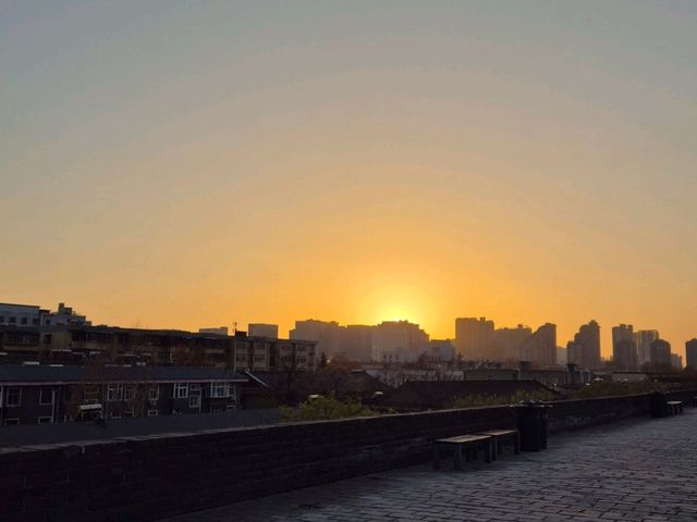 Sunset on Xian City Wall🌇