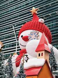 陸家嘴冰雪王國真冰場，人均30元即可滑冰