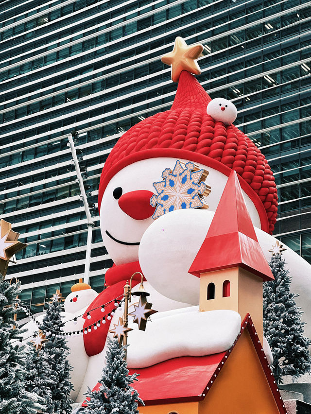 陸家嘴冰雪王國真冰場，人均30元即可滑冰