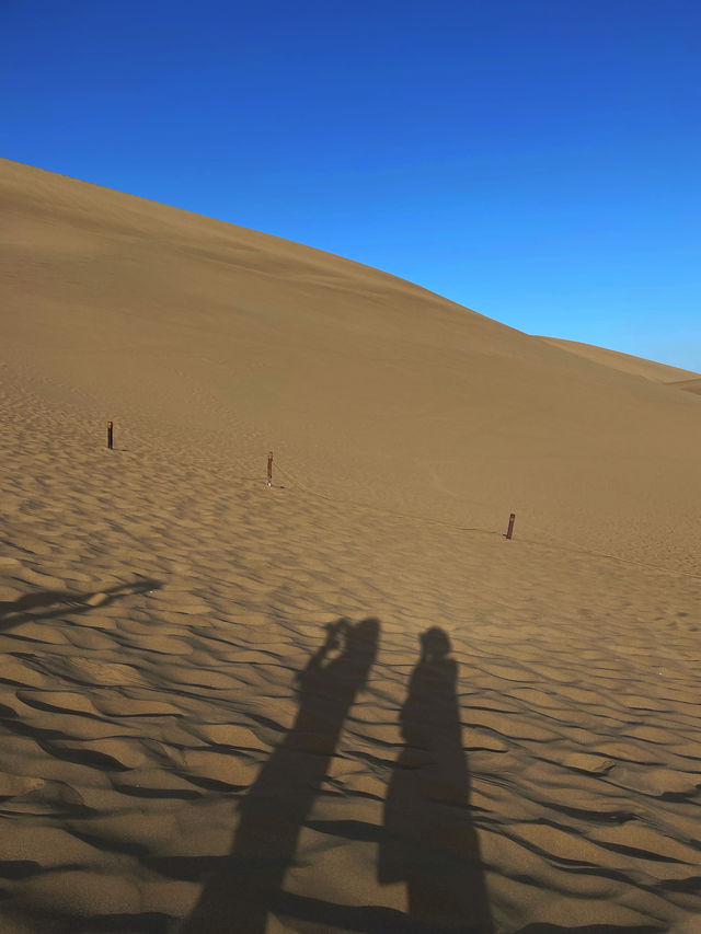 餘暉下的鳴沙山月牙泉 | 絲路遺珠的絕美夕陽 餘暉下的鳴沙山月牙泉 | 絲路遺珠的絕美夕陽