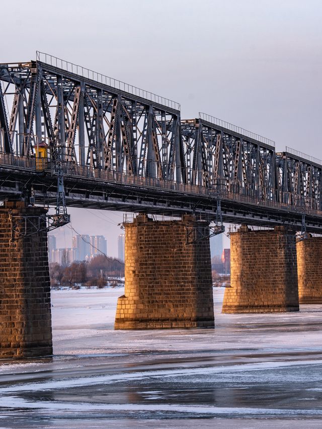 震撼！冰凍期松花江美成天然滑雪場，日落+摩天輪絕了！