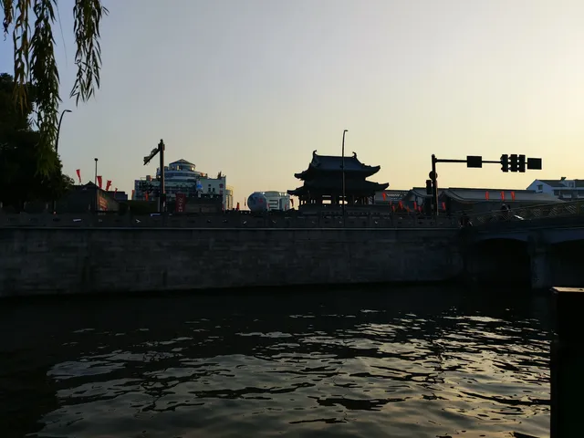 滿城盡飛黃金葉，紹興古城河清園秋色正迷人