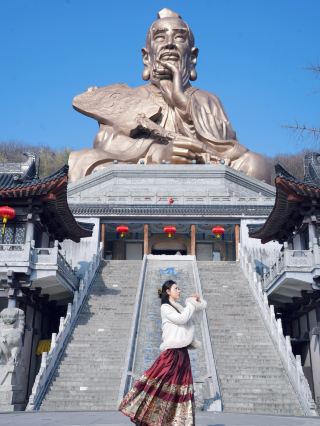 출근길에 향 피우는 것보다 마오산에 와서 복을 받는 게 진짜 운이 터지는 거야