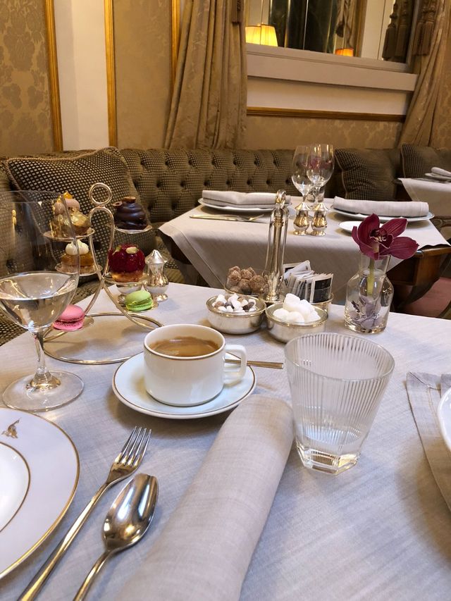 巴塞隆納的宮殿再高冷也扛不住的浪漫