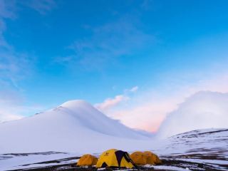 Ctrip などのソーシャル メディア プラットフォームにエベレストに関する旅行記を投稿する場合、適切なハッシュタグや絵文字を使用すると、コンテンツの魅力を効果的に高めることができます。